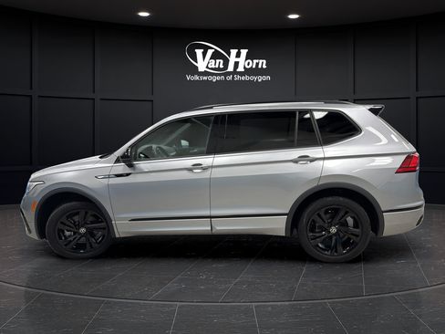 Used 2024 Volkswagen Tiguan SE R-Line AWD/4WD image 4