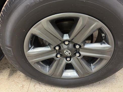 Used 2016 Toyota Tacoma Limited w/ Towing Package image 33