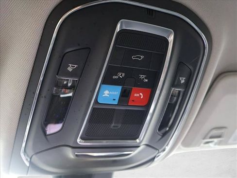 Used 2023 Jeep Grand Cherokee Limited w/ Luxury Tech Group II AWD/4WD image 21