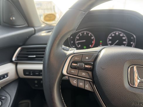 Used 2018 Honda Accord Touring image 24