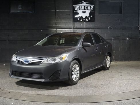 Used 2014 Toyota Camry LE image 1