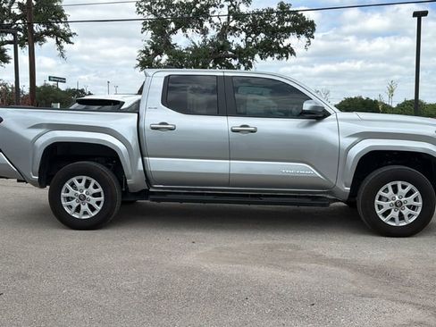 Certified 2025 Toyota Tacoma SR5 RWD image 4