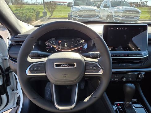 New 2026 Jeep Compass Latitude image 14