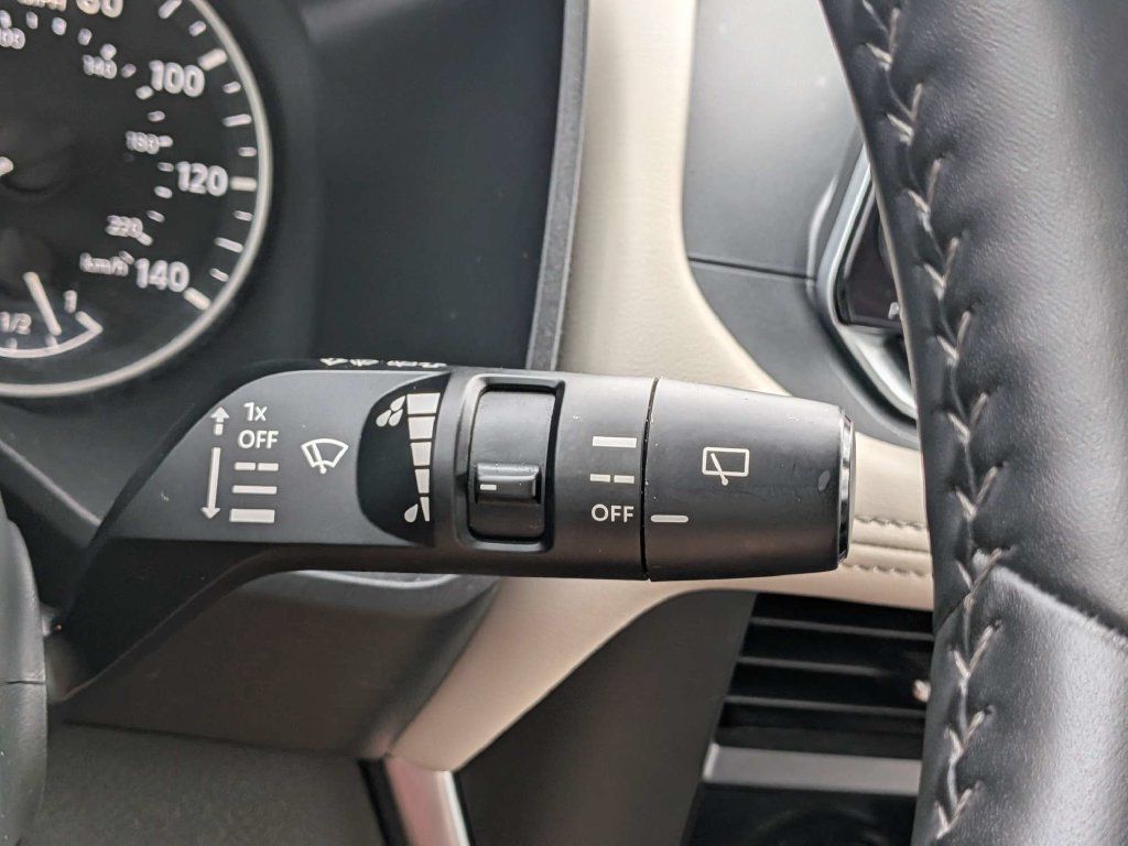 Used 2025 Nissan Rogue SV AWD/4WD image 39