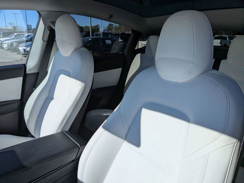 Used 2020 Tesla Model Y Long Range image 15