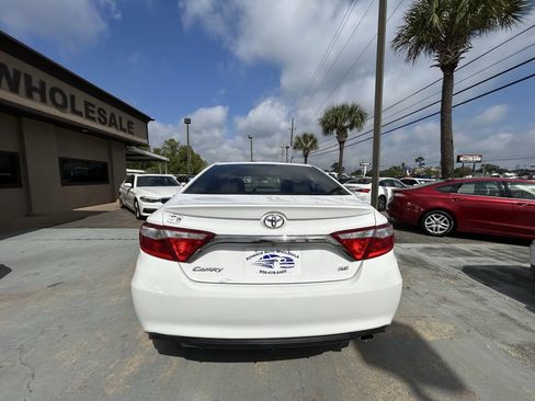 Used 2016 Toyota Camry SE image 5