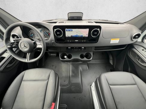 New 2025 Mercedes-Benz eSprinter 170 Cargo image 16