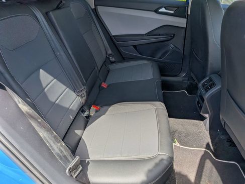 Used 2023 Volkswagen Taos SE w/ Panoramic Sunroof Package AWD/4WD image 32