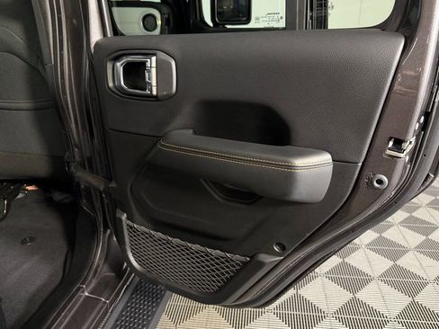 Used 2025 Jeep Wrangler Unlimited Sahara image 33