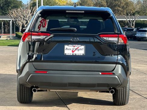 New 2025 Toyota RAV4 LE image 5