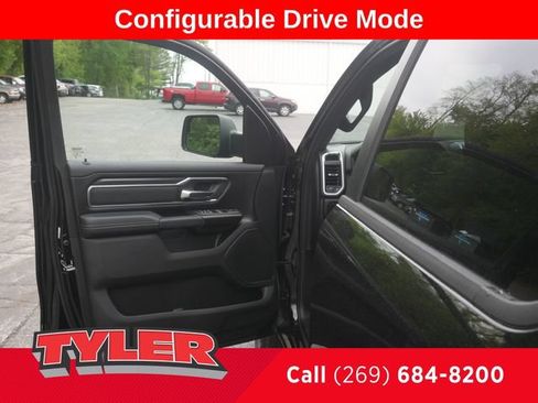 New 2026 RAM 1500 4x4 Crew Cab image 21