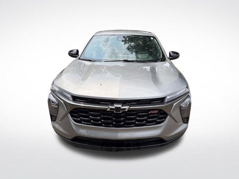Used 2024 Chevrolet Trax RS w/ Driver Confidence Package FWD image 2