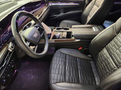 Used 2025 Cadillac Escalade Sport Platinum w/ LPO, Floor Liner Package AWD/4WD image 14