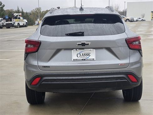 Used 2024 Chevrolet Trax RS w/ Sunroof Package image 7
