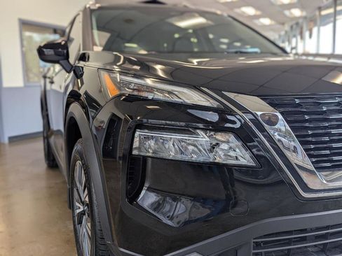 Used 2023 Nissan Rogue SV image 13