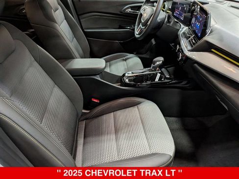Used 2025 Chevrolet Trax LT w/ Driver Confidence Package FWD image 33