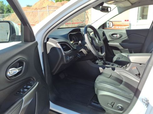 Used 2021 Jeep Cherokee Latitude Lux w/ Comfort/Convenience Group AWD/4WD image 9
