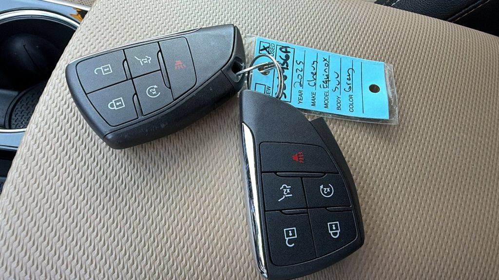 Used 2025 Chevrolet Equinox ACTIV AWD/4WD image 29