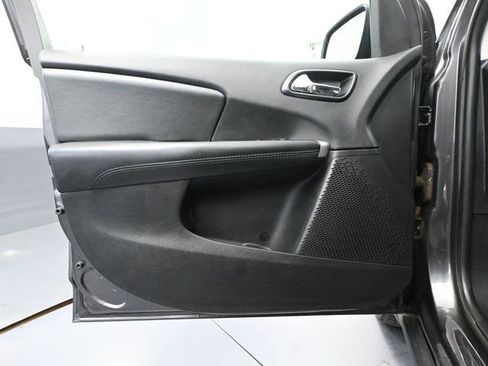 Used 2018 Dodge Journey SE image 17