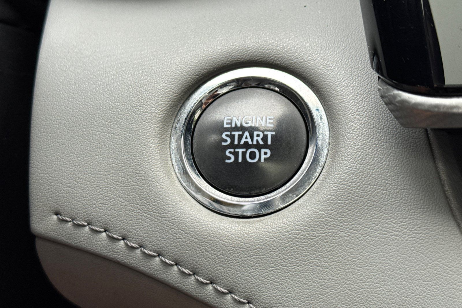 Used 2023 Toyota Highlander Platinum FWD image 28