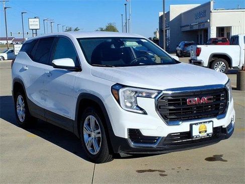Used 2024 GMC Terrain SLE image 6