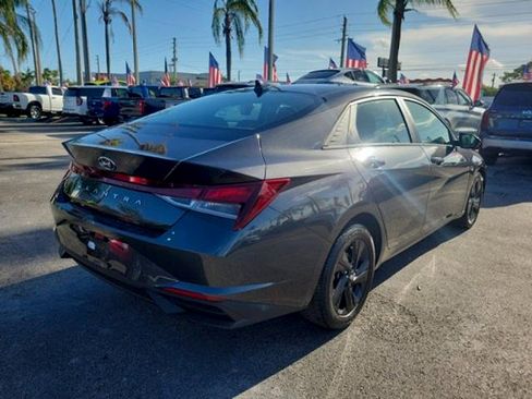 Used 2022 Hyundai Elantra SEL w/ Convenience Package FWD image 7