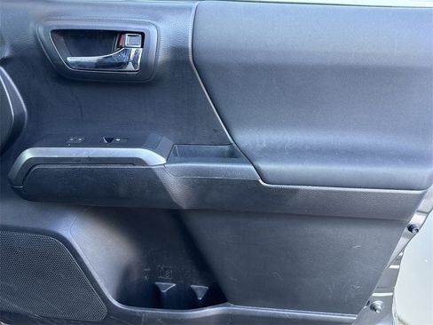 Used 2017 Toyota Tacoma TRD Off-Road image 35