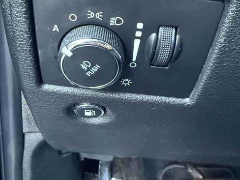 Used 2019 Jeep Grand Cherokee Altitude image 24