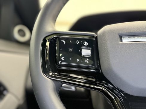 Used 2025 Land Rover Range Rover Evoque Dynamic SE image 17