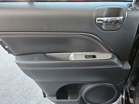 Used 2016 Jeep Compass Latitude image 24