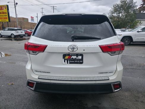 Used 2017 Toyota Highlander Limited image 7