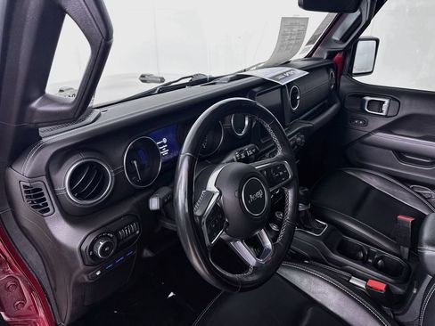 Used 2021 Jeep Wrangler Unlimited Sahara w/ Cold Weather Group AWD/4WD image 10