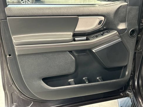 Used 2025 Ford Expedition Active AWD/4WD image 13