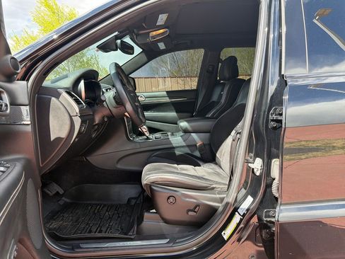 Used 2017 Jeep Grand Cherokee SRT image 10