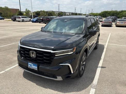 Used 2025 Honda Pilot Elite image 1