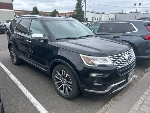 Used 2018 Ford Explorer Platinum AWD/4WD image 2