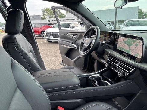Used 2026 Chevrolet Traverse LT AWD/4WD image 16