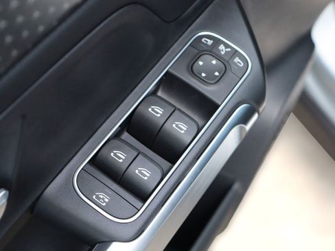 New 2025 Mercedes-Benz GLB 250 4MATIC image 36