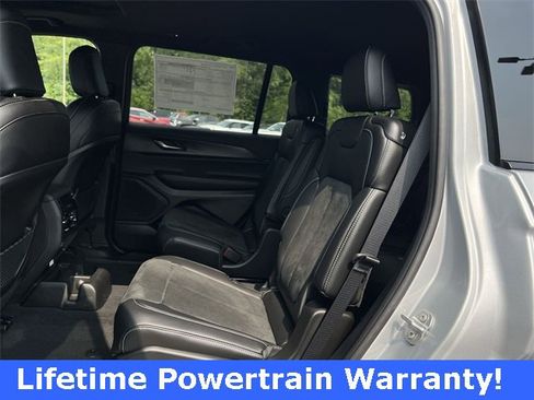 New 2025 Jeep Grand Cherokee L Altitude image 17