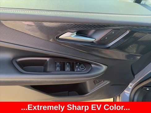 Used 2024 Chevrolet Blazer EV LT AWD/4WD image 17