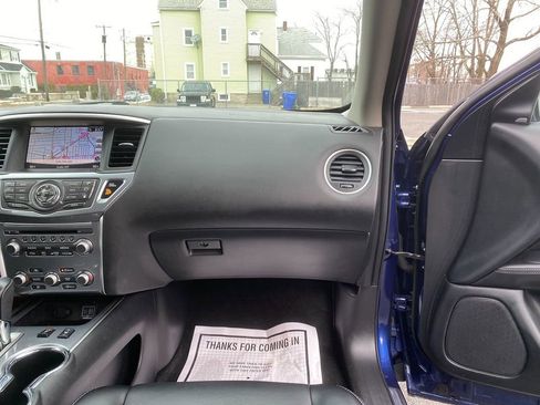 Used 2019 Nissan Pathfinder SL image 21