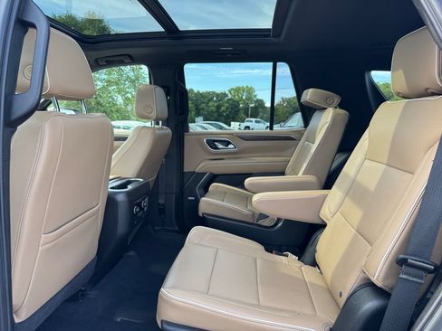 Used 2021 Chevrolet Tahoe Premier w/ Premium Package AWD/4WD image 38