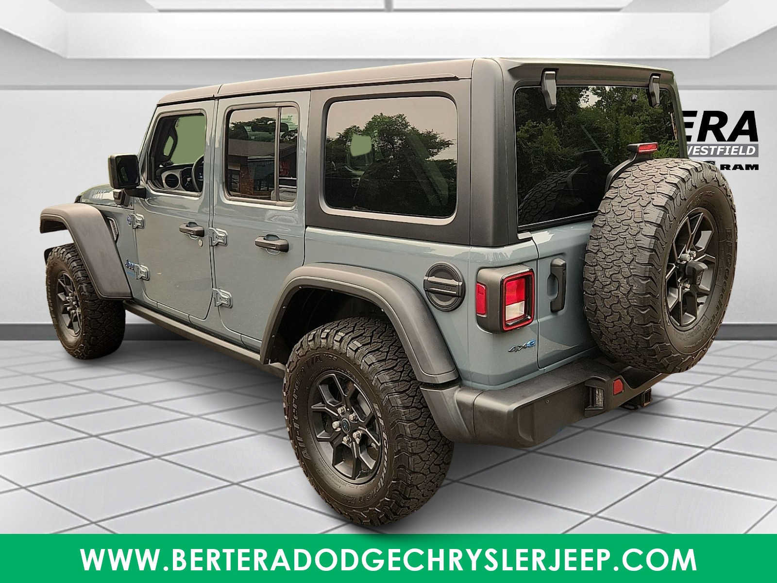 Used 2024 Jeep Wrangler Unlimited AWD/4WD image 4