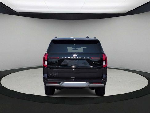 Used 2025 Ford Expedition Platinum w/ Driver's Package AWD/4WD image 7