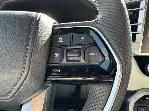 Used 2025 Toyota Sequoia Capstone image 37