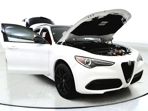 Used 2021 Alfa Romeo Stelvio Ti w/ Premium Package AWD/4WD image 9
