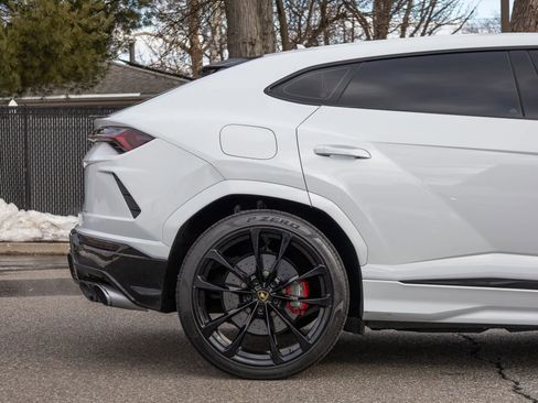 Used 2022 Lamborghini Urus image 18