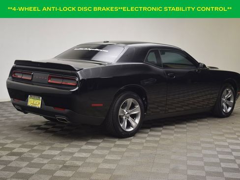Used 2019 Dodge Challenger SXT image 8