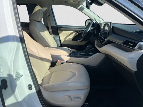 Used 2023 Toyota Highlander Limited image 21