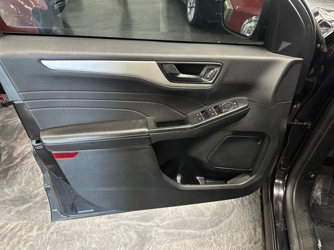 Used 2022 Ford Escape S image 9